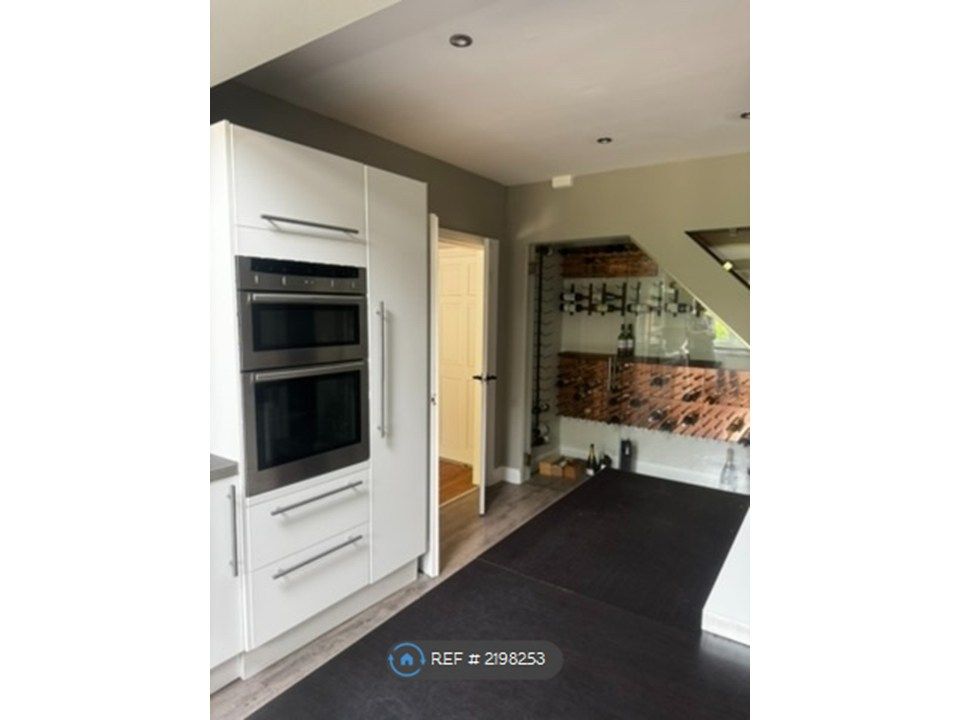 Property photo 3 of 19 Kitchen