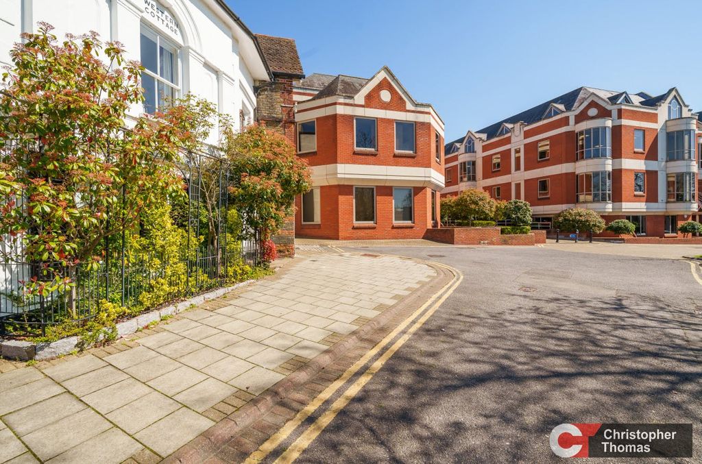 Property photo 2 of 10 297Efbf0566042118d037A09Fffb3172.Jpg