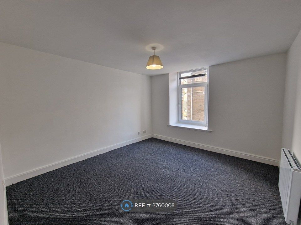 Property photo 3 of 10 Bedroom 1