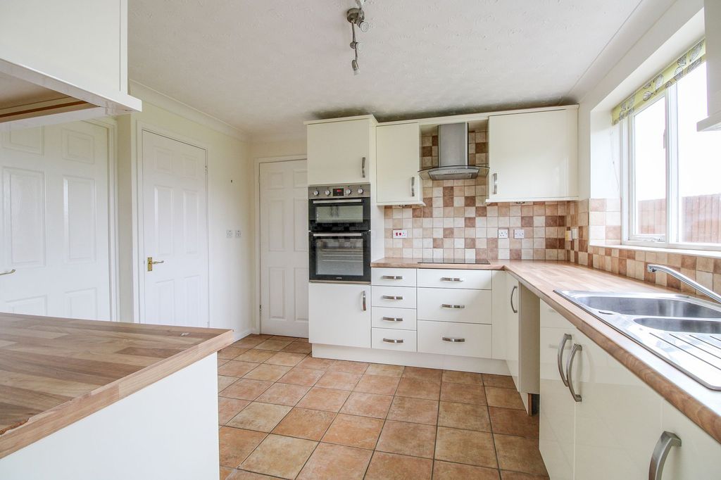 Property photo 2 of 22