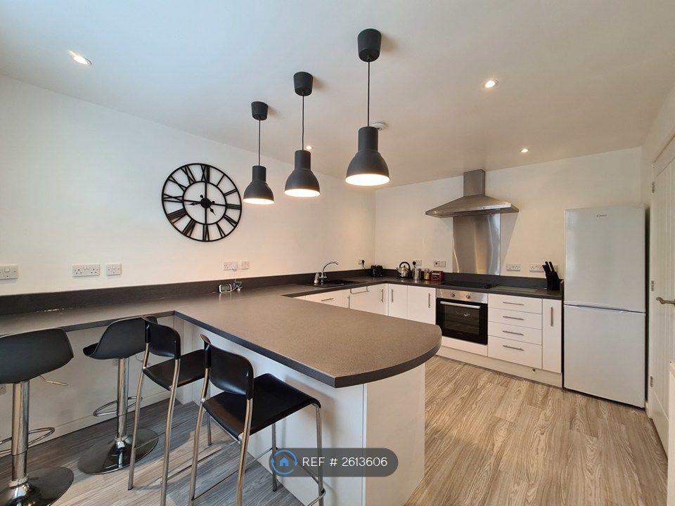 Property photo 3 of 8 Kitchen