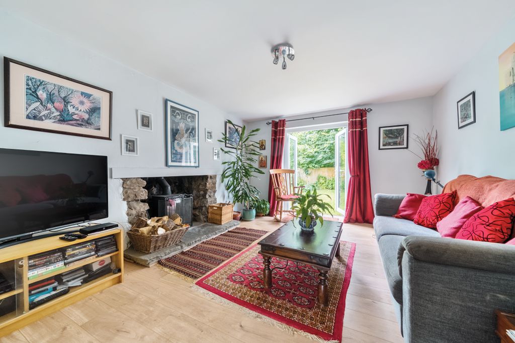 Property photo 3 of 19 Sitting Room