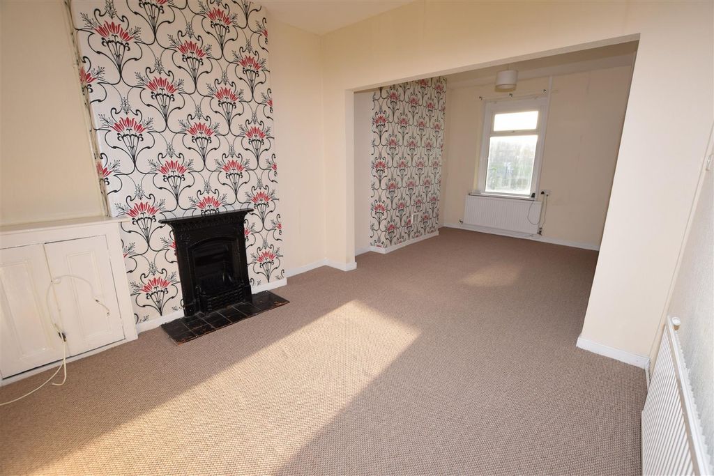 Property photo 2 of 10 Living Room