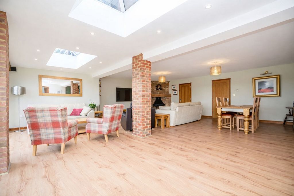 Property photo 3 of 37