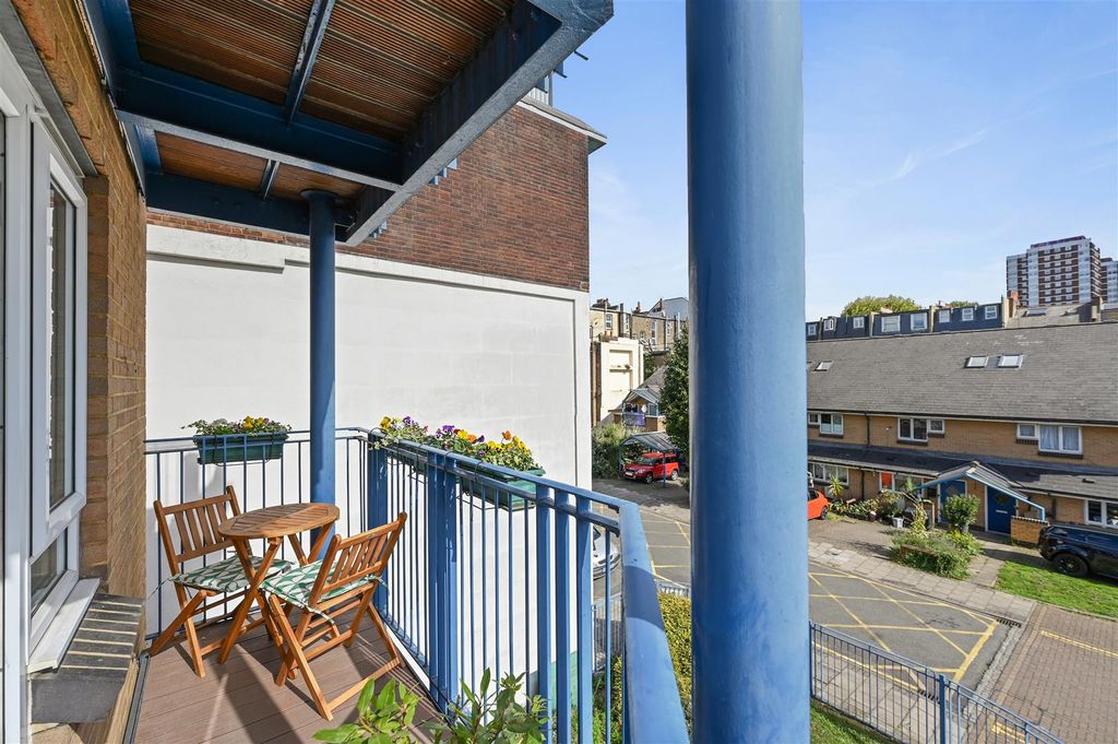 Property photo 3 of 10 Woodger Road - Balcony