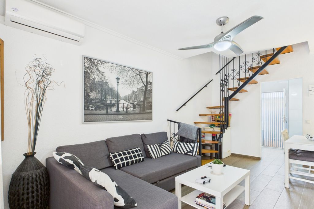 Property photo 2 of 24