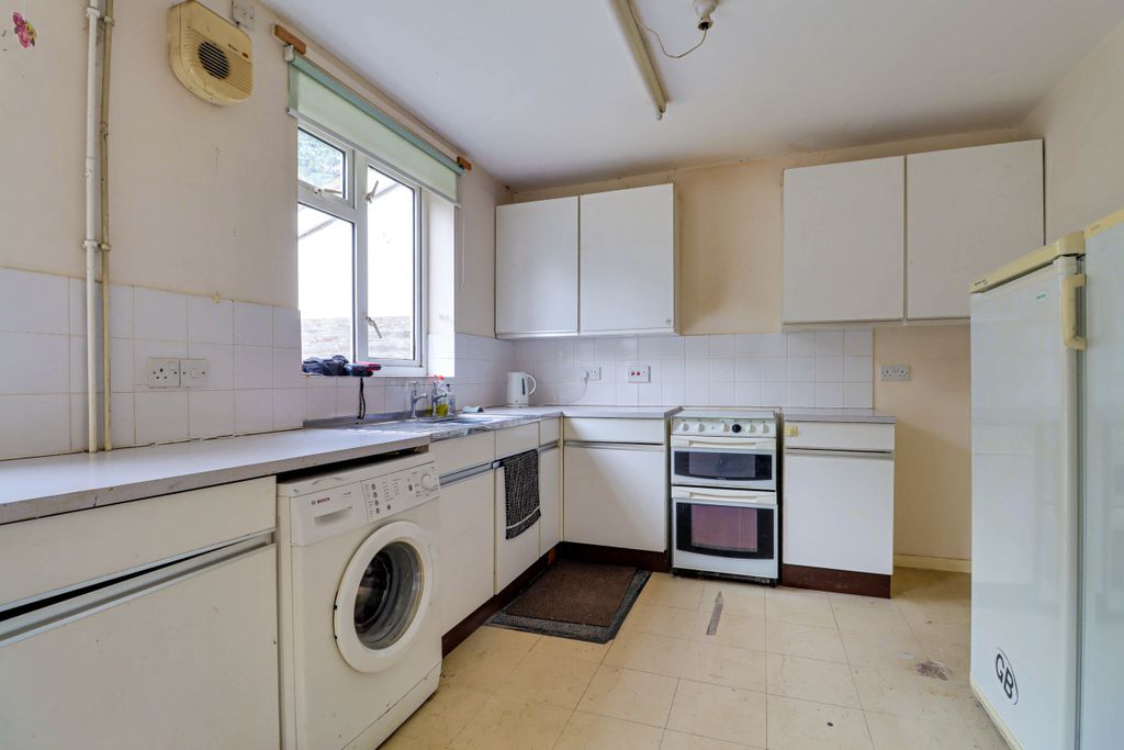 Property photo 3 of 16 Kitchen/Diner