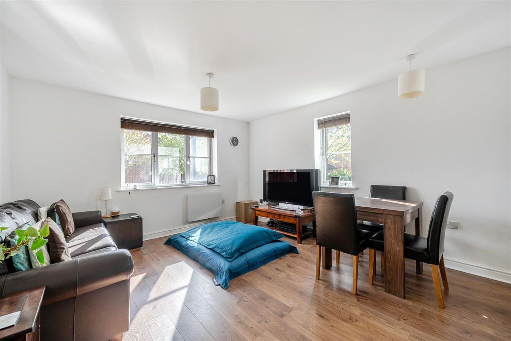 Property photo 2 of 18 1447318-19-69E115071A73E.Jpg