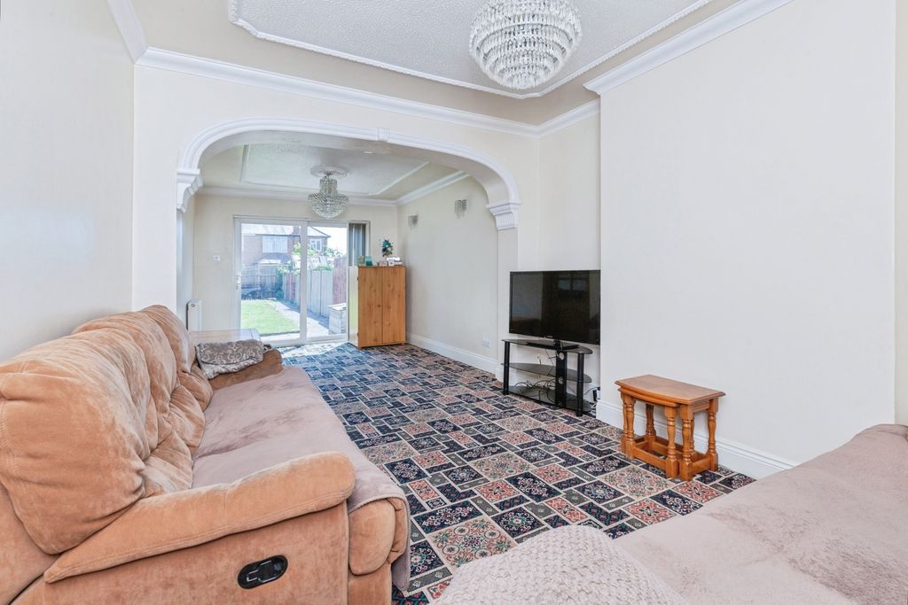 Property photo 3 of 17 Pbox-Img.Jpg