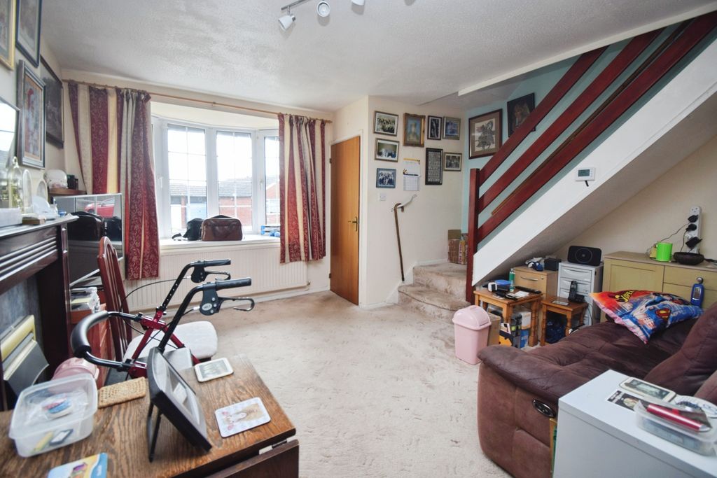 Property photo 3 of 11 Living Room