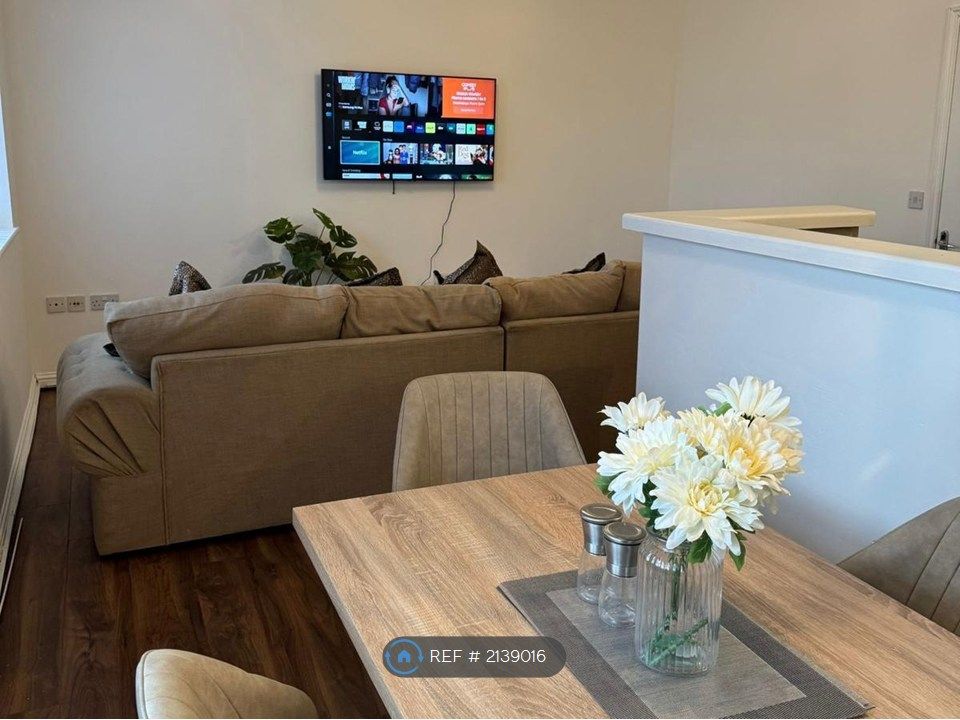 Property photo 3 of 5 Kitchen Dinner