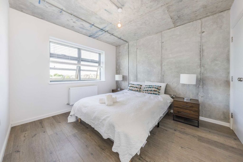 Property photo 3 of 4