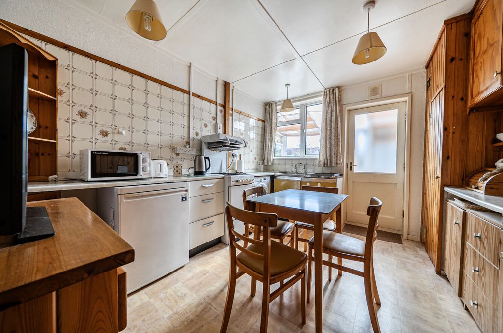 Property photo 3 of 15 1459108-12-6A02F1Dbf3904
