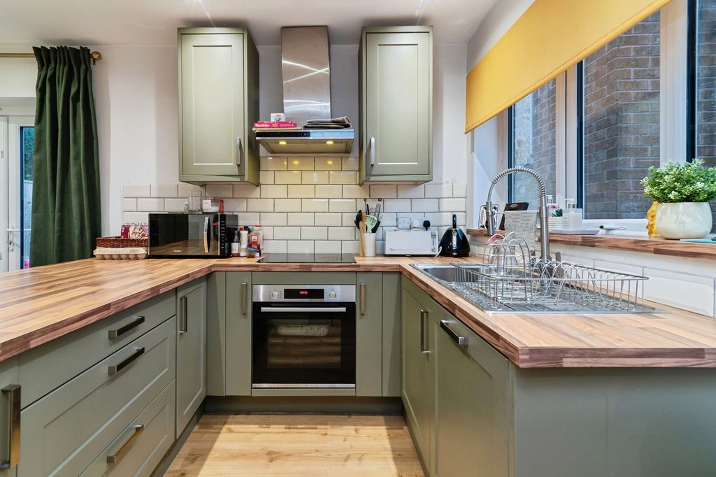 Property photo 2 of 17 Photo