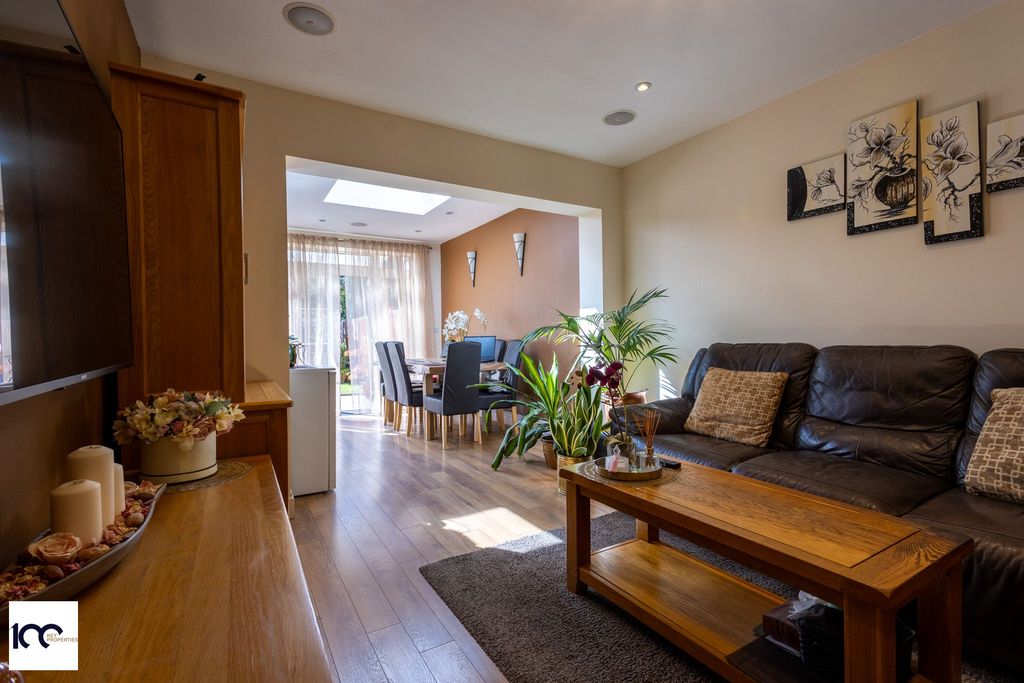 Property photo 2 of 32