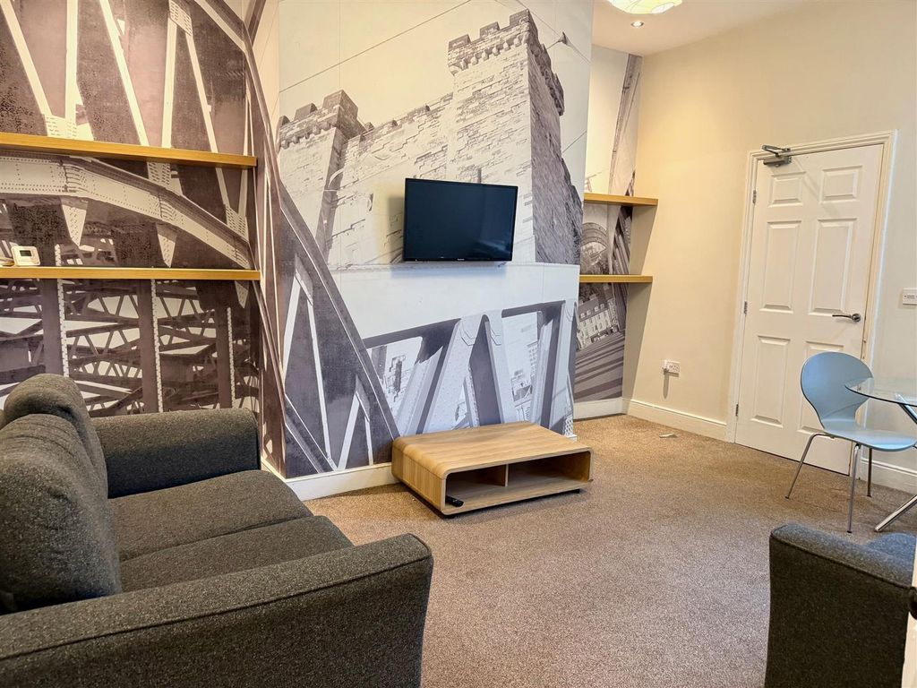 Property photo 1 of 10 Lounge 4.Jpg