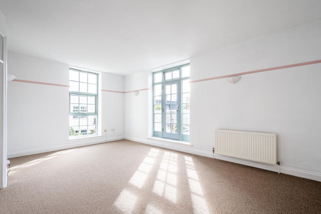 Property photo 3 of 11 Living Room