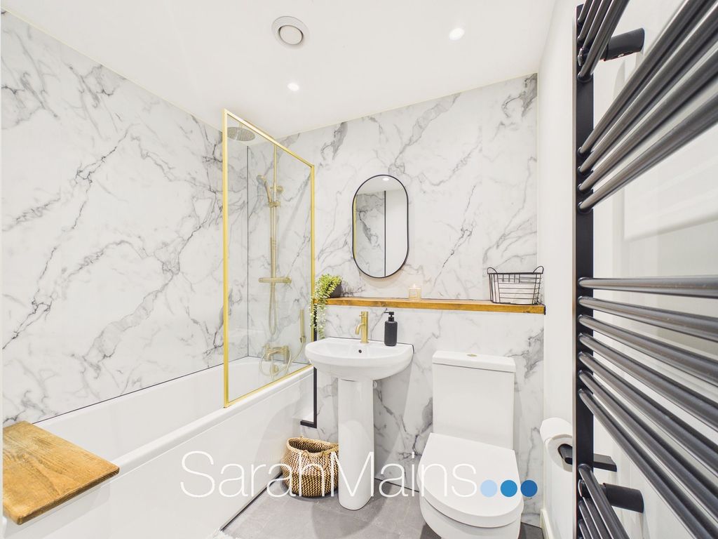 Property photo 3 of 13 Bathroom