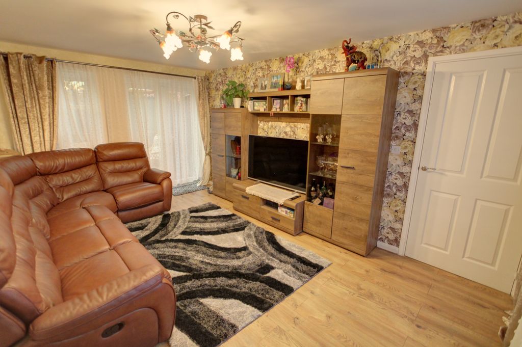 Property photo 2 of 16 Lounge A