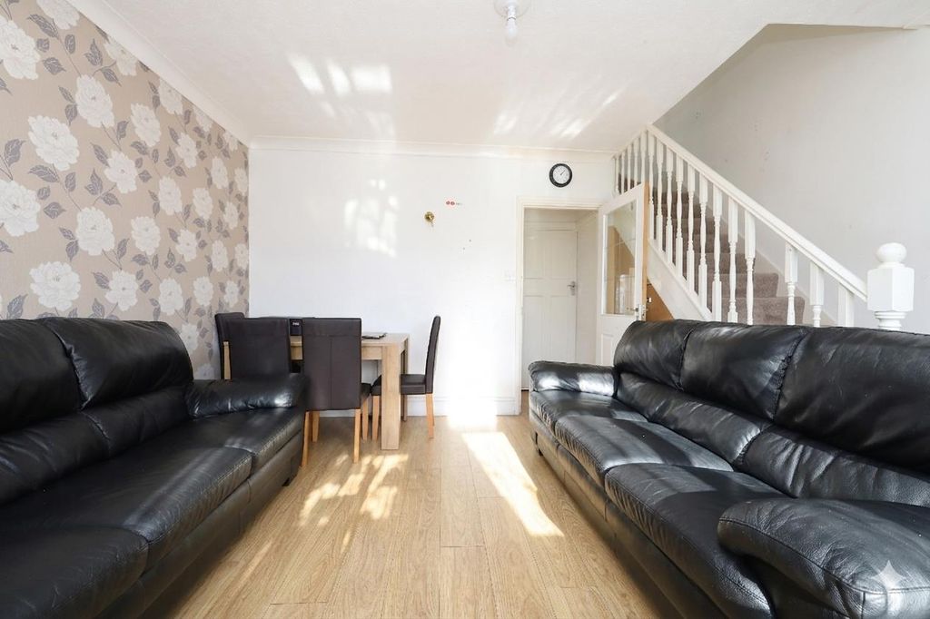 Property photo 2 of 10 Living Room