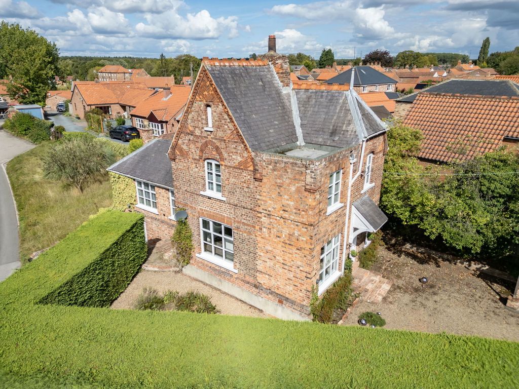 Property photo 2 of 23