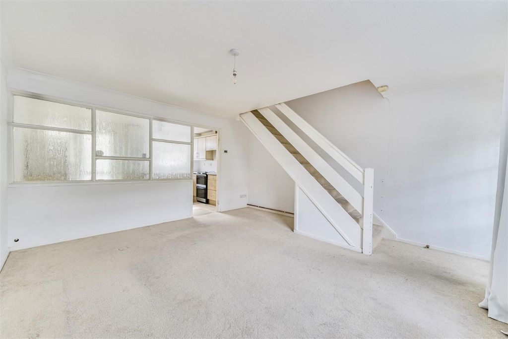 Property photo 3 of 18 Sitting Room