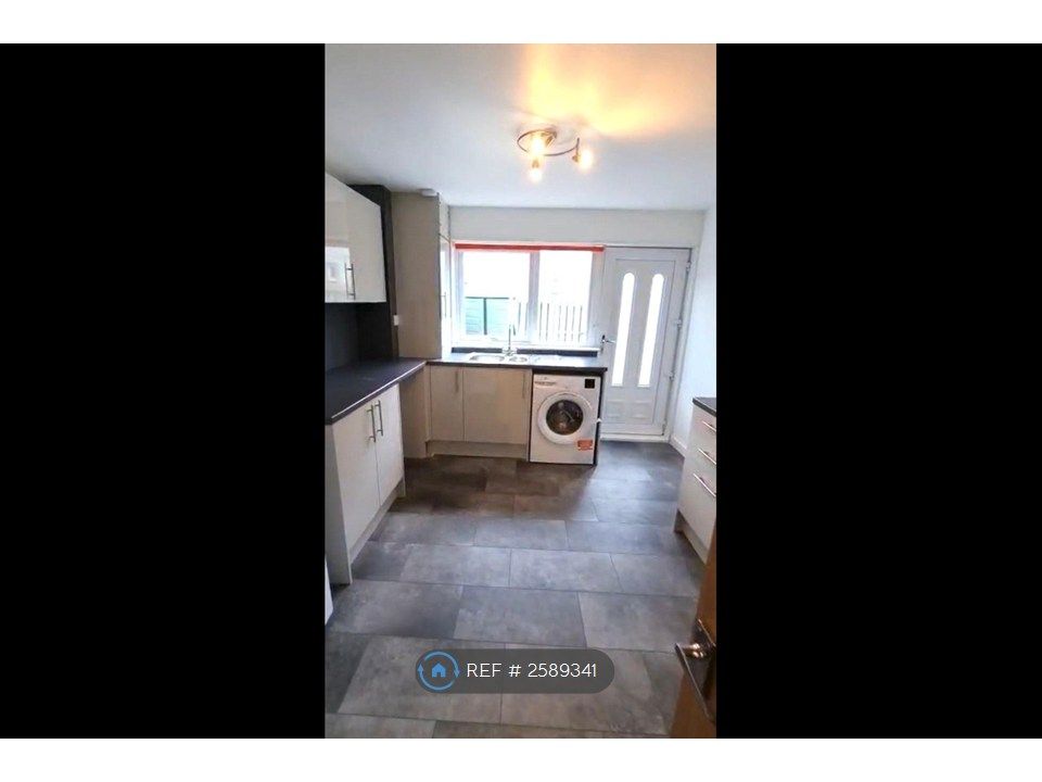 Property photo 2 of 16 Kitchen - View 2