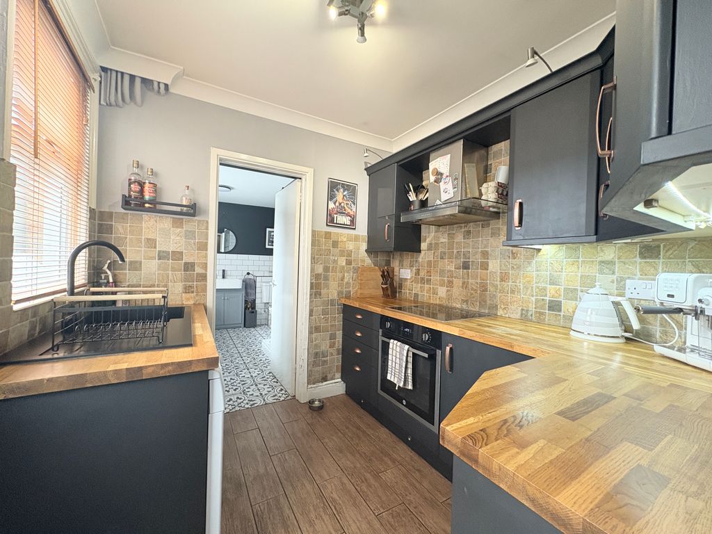 Property photo 2 of 11 Kitchen