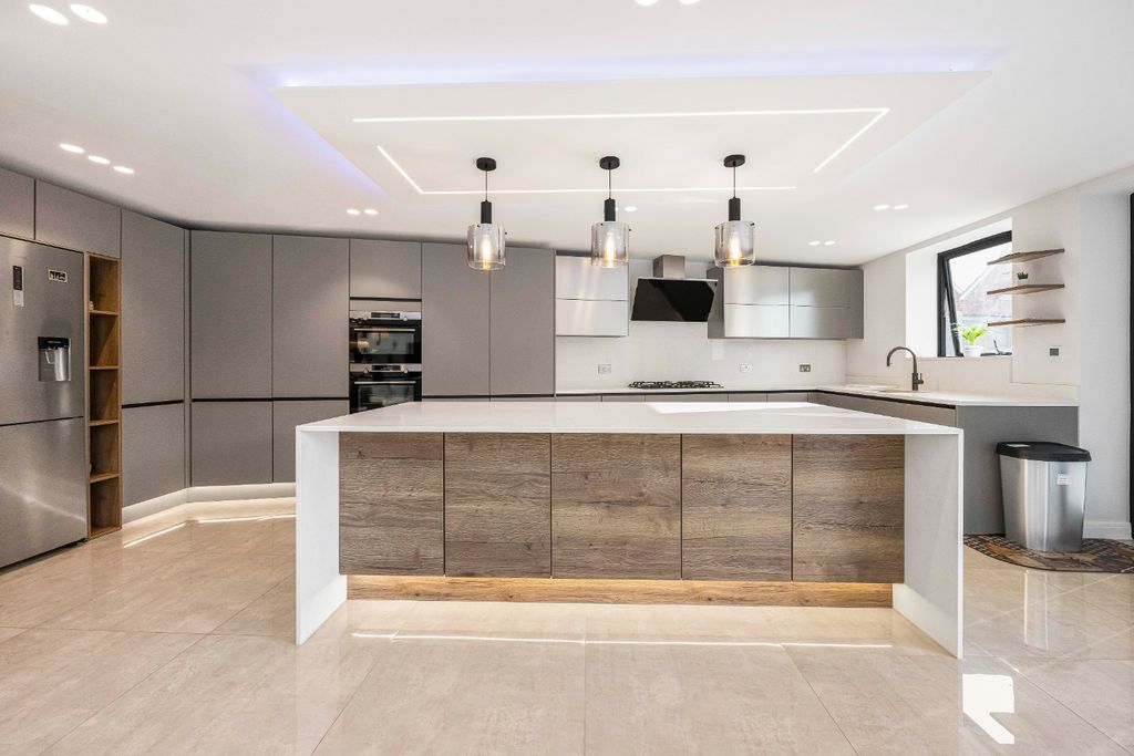 Property photo 2 of 27 4422752