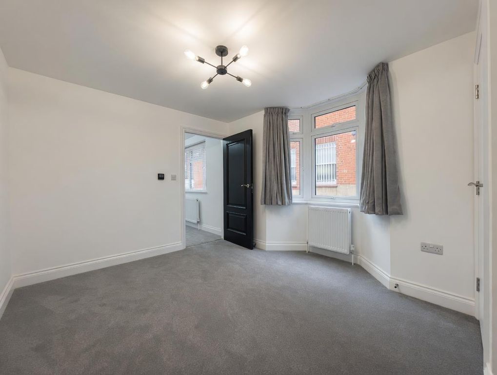 Property photo 3 of 9 Uxy90.Jpg