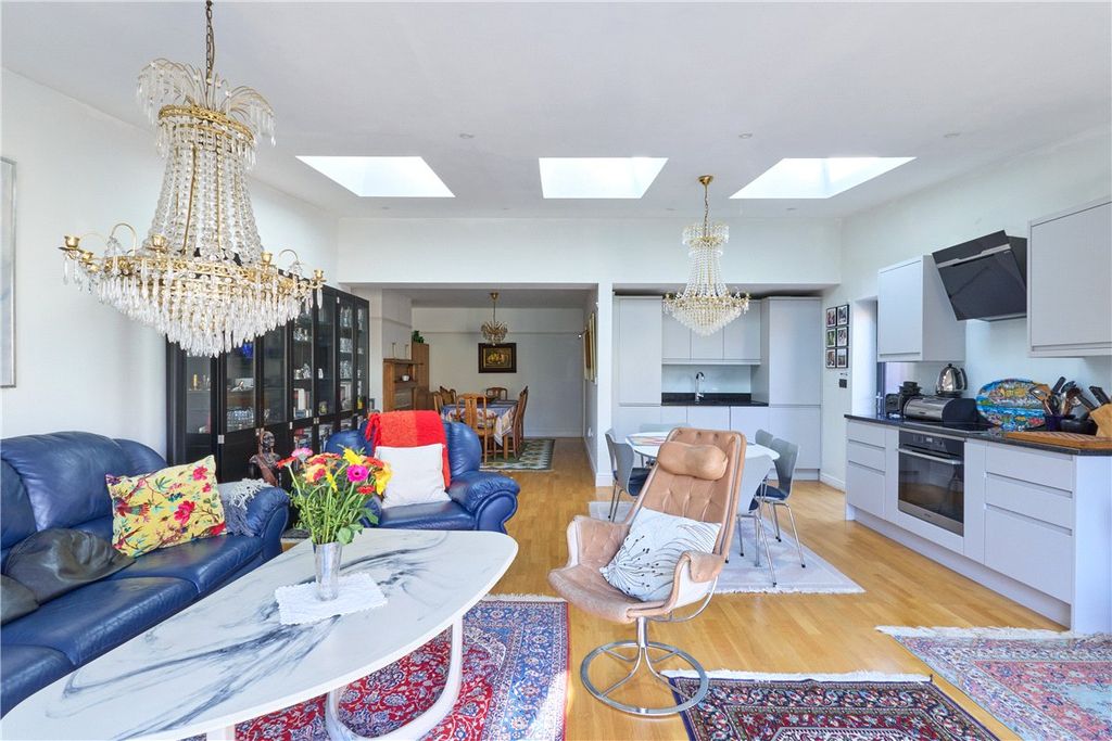 Property photo 3 of 16 Picture No. 05