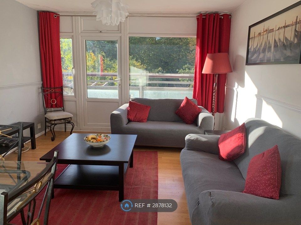 Property photo 1 of 8 Living Room South