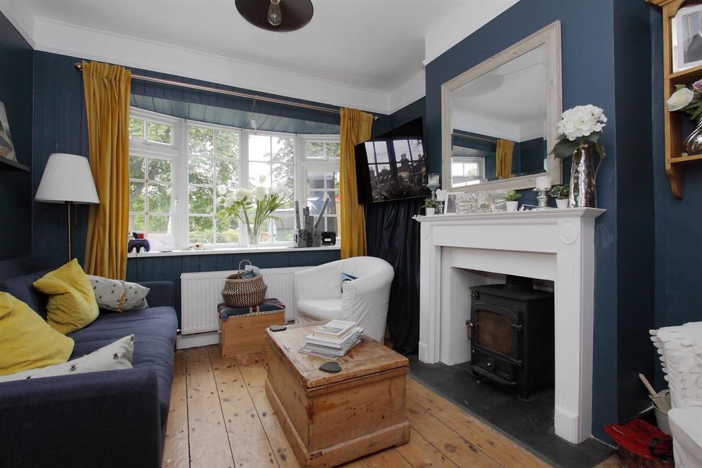 Property photo 2 of 19 20 Wyndam Ph2199.Jpg