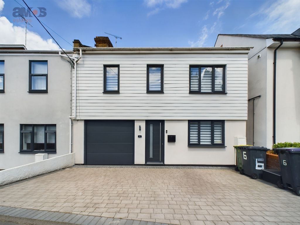 Property photo 2 of 28 5207932