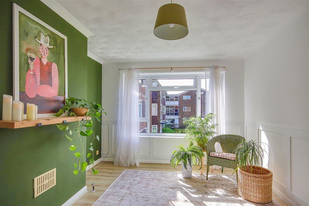 Property photo 2 of 11 Img_1370-Img_1372.Jpg