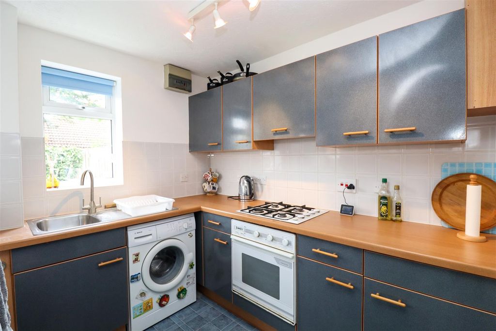 Property photo 2 of 9 Kitchen