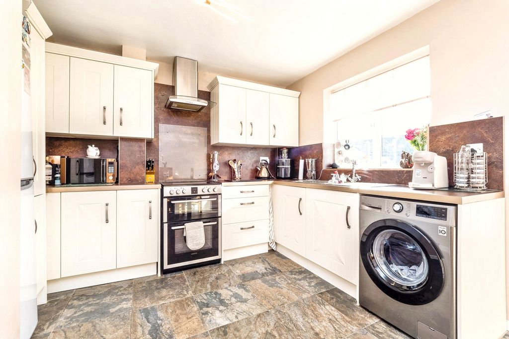 Property photo 3 of 23