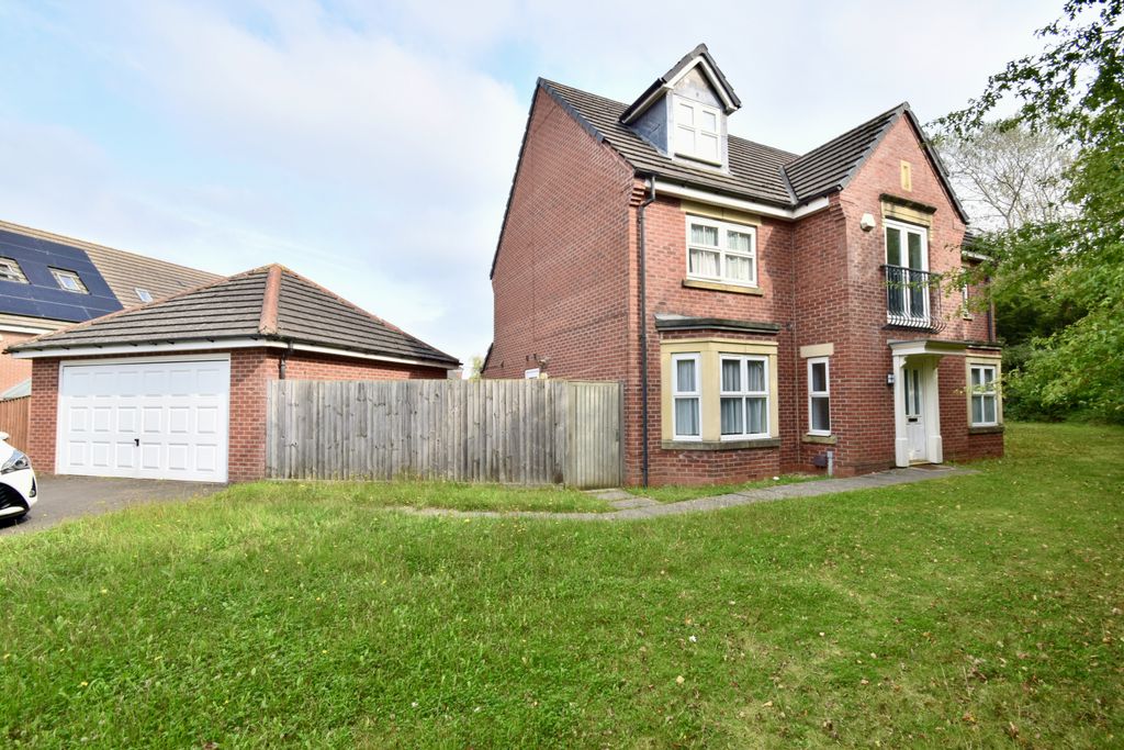 Property photo 1 of 20 Sandhills Avenue, Hamilton, Leicester, Leicestershire, Le5 1Qn