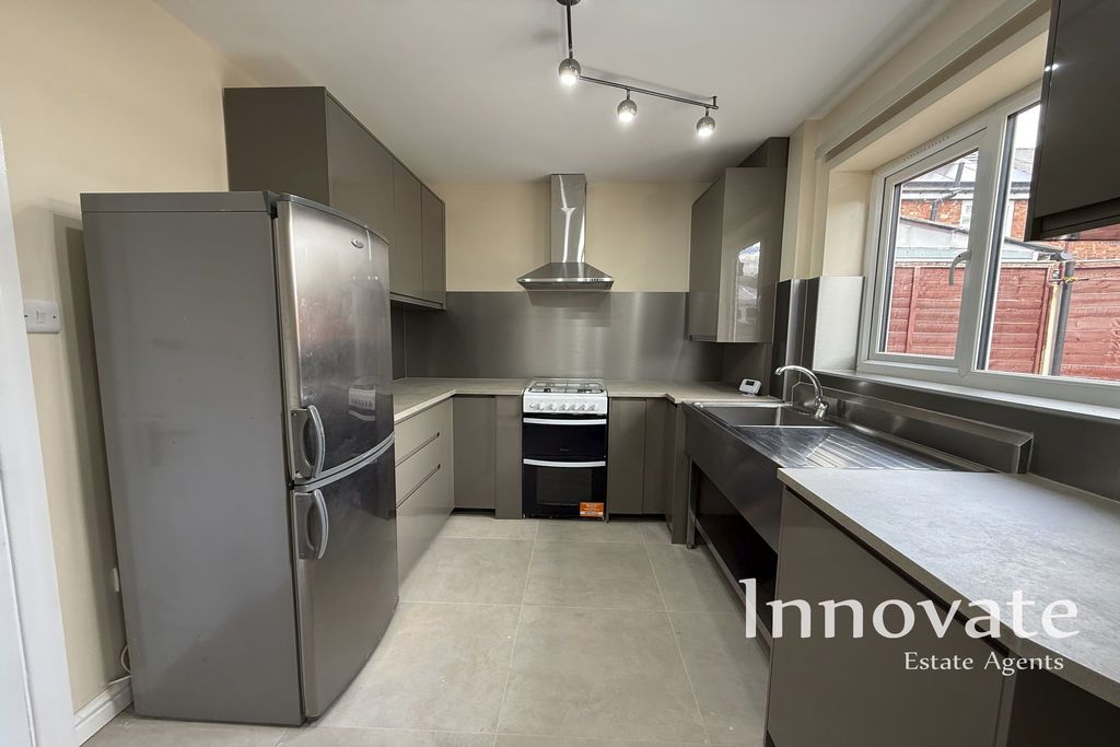 Property photo 3 of 12 Photo 9