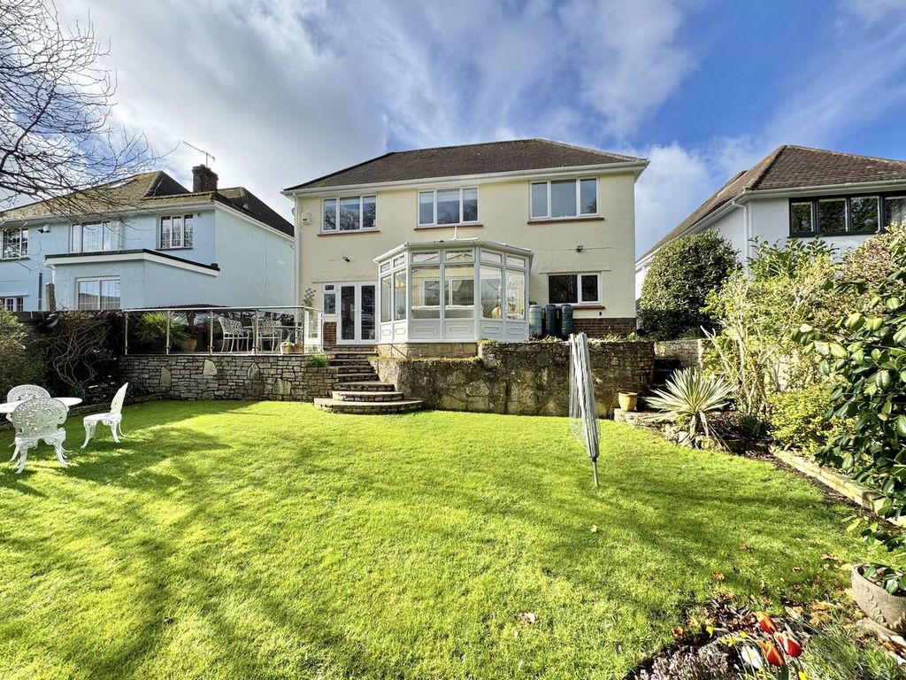Property photo 2 of 34