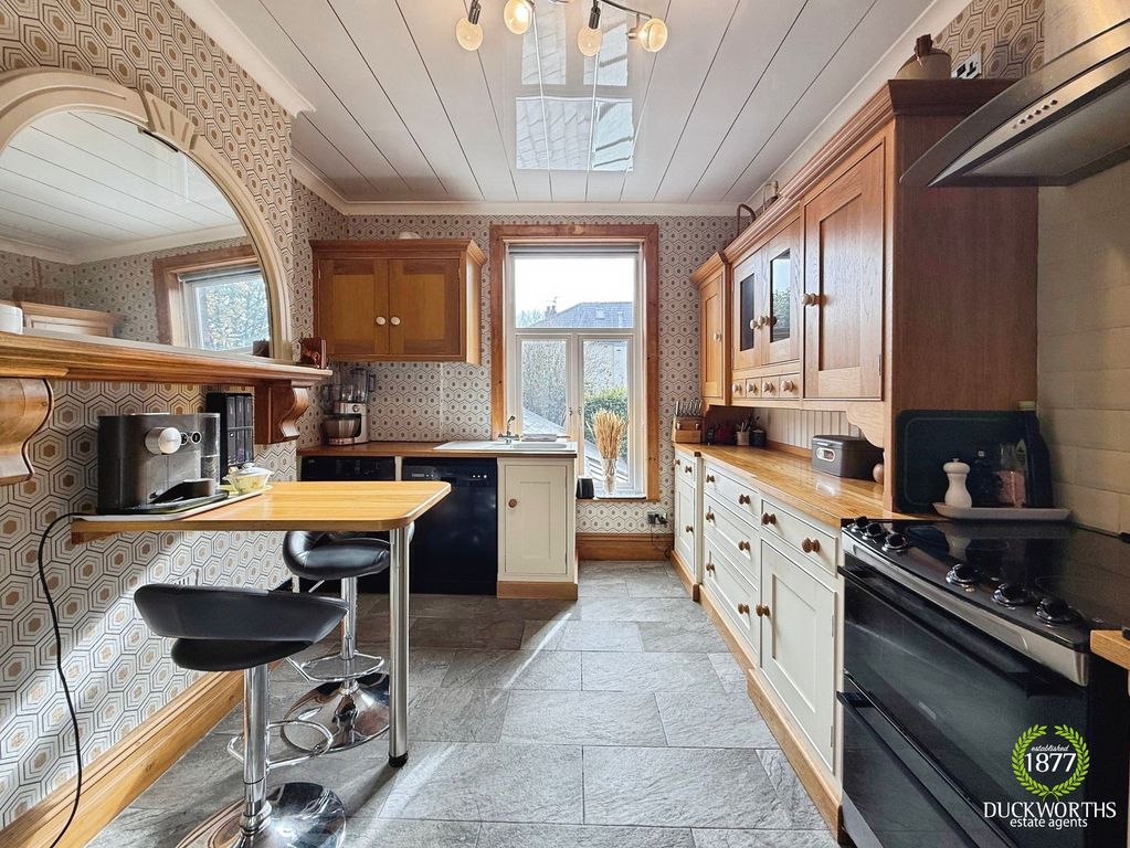 Property photo 2 of 27