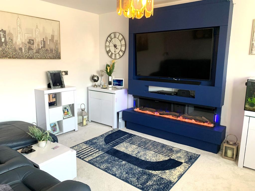 Property photo 2 of 28 Living Room