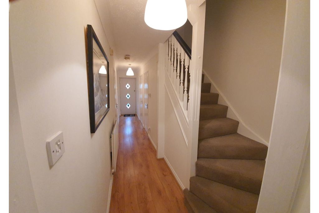 Property photo 2 of 18 Entrance Hallway