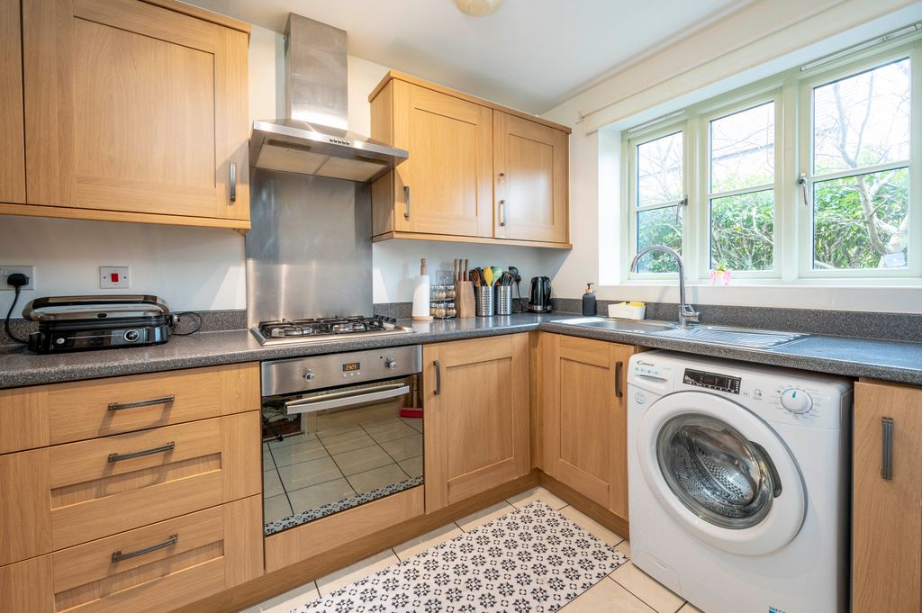Property photo 2 of 8 Kitchen