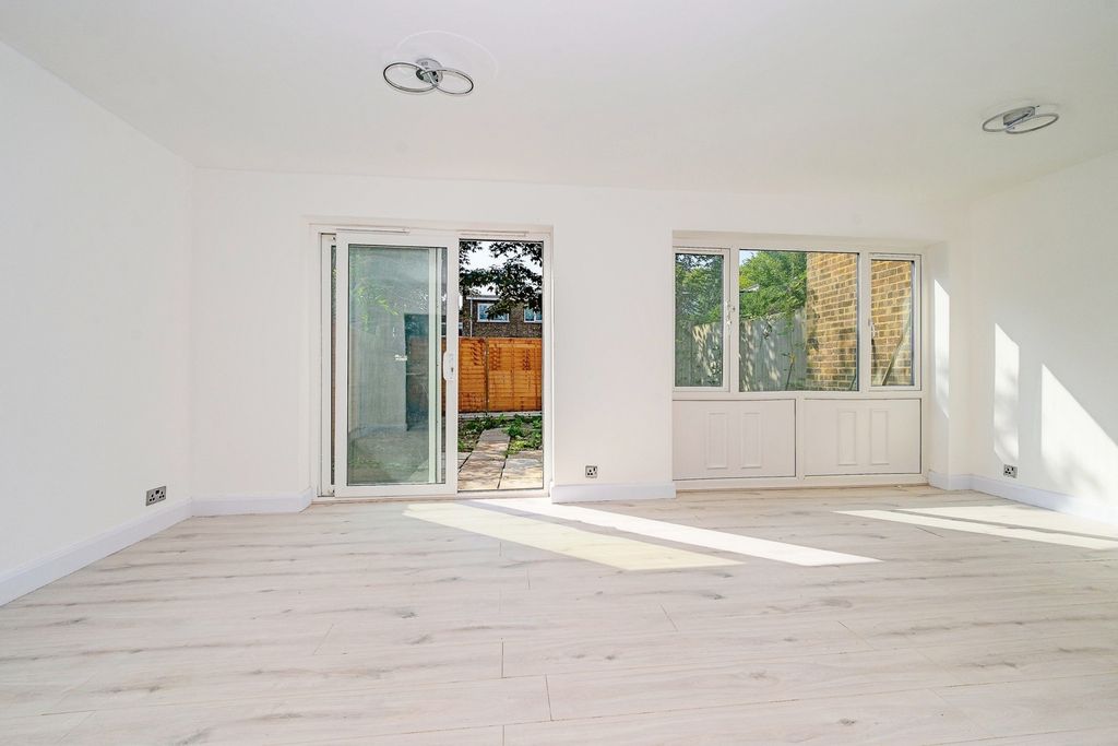 Property photo 3 of 16 Photo