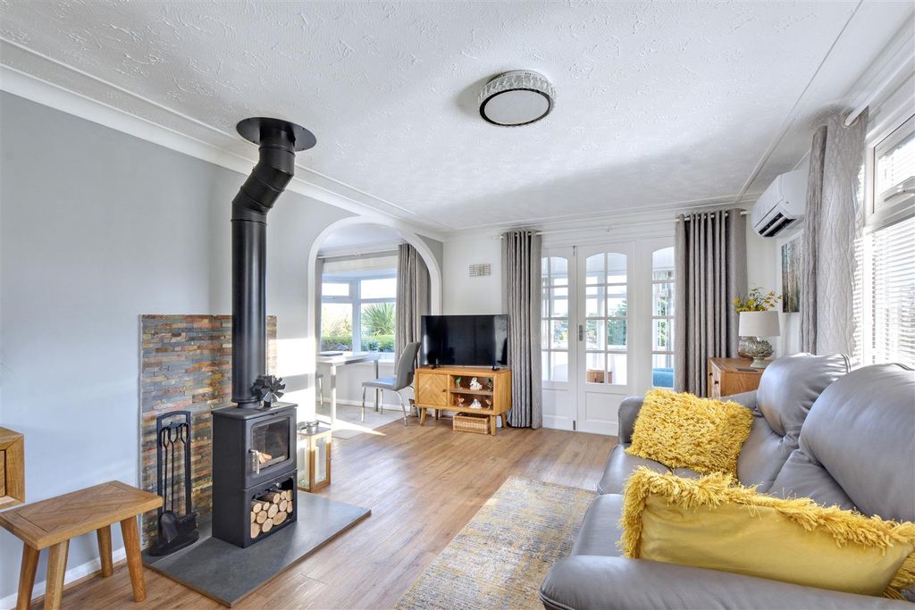 Property photo 3 of 28 Lounge_5.Jpeg