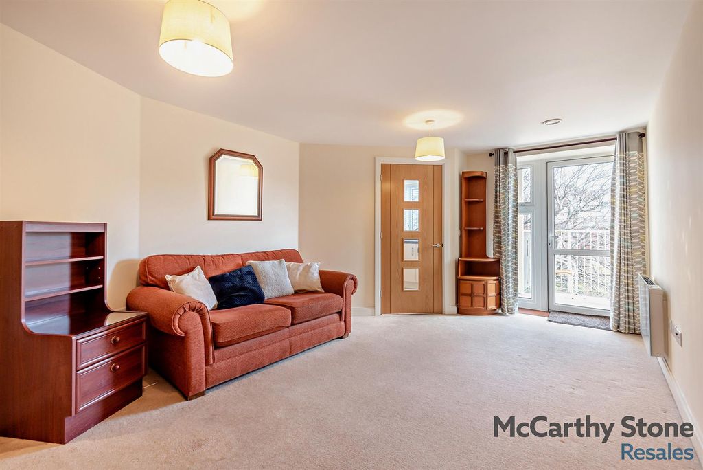 Property photo 2 of 34 8671304-Interior07-800.Jpg