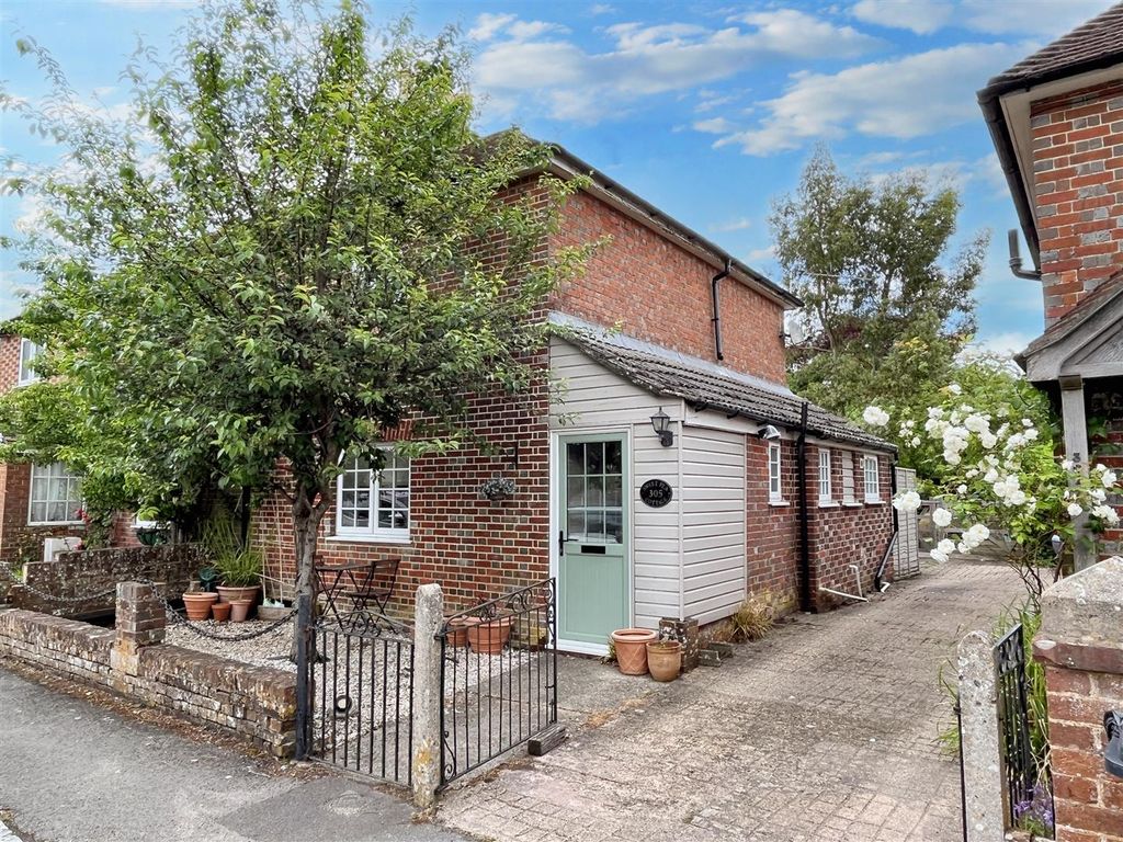 Property photo 1 of 12 Front Aspect