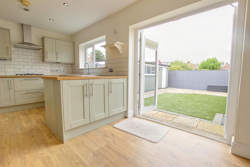 Property photo 3 of 11 Img_2076-Img_2078_Lzn.Jpg