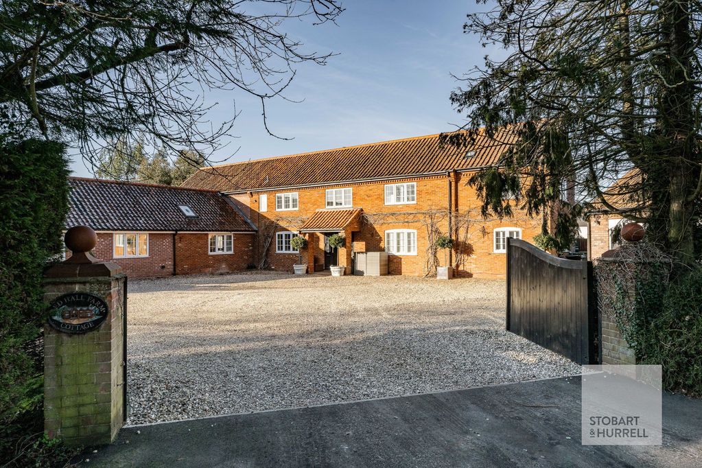 Property photo 1 of 35 Approach
